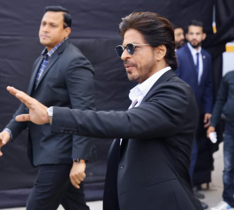 Hailed as the Badshah of Bollywood, the actor rounded off his look with black tinted sunglasses. Keeping things classy, he wore a simple silver steel watch and a silver bracelet for the accessories. 